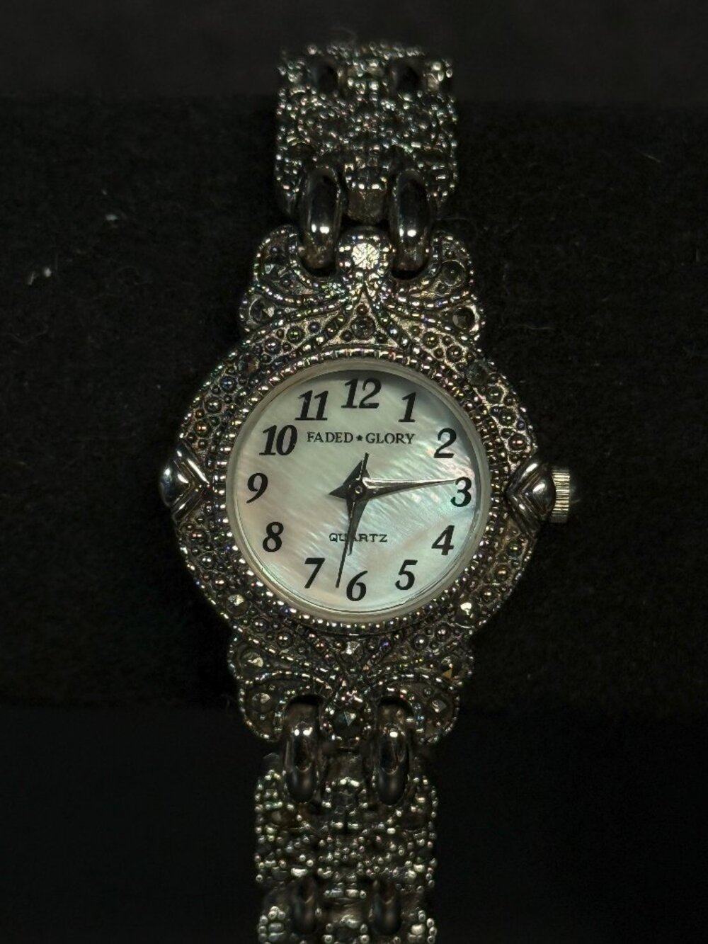 Faded Glory GFD40722 Ornate Silver Tone Quartz Watch New Battery